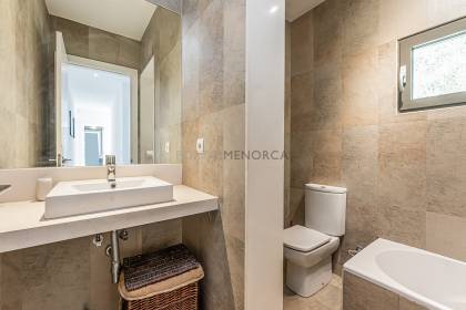 Chalet con piscina y licencia turística en Addaia
