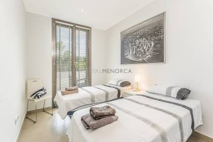 Chalet con piscina y licencia turística en Addaia
