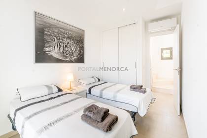 Chalet con piscina y licencia turística en Addaia
