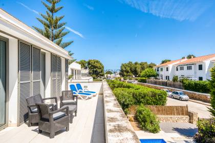Chalet con piscina y licencia turística en Addaia
