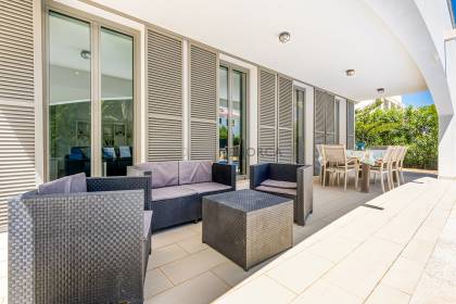 Chalet con piscina y licencia turística en Addaia
