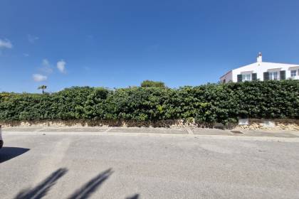 Terrain à bâtir de premier choix dans le paisible Port Addaya, avec potentiel de développement.