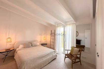 Chalet con licencia turística de cuatro dormitorios y dos baños y piscina....