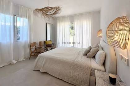 Chalet con licencia turística de cuatro dormitorios y dos baños y piscina....