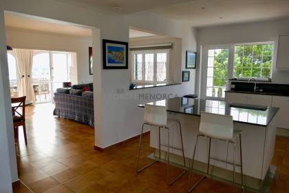 Impresionante chalet de 5 dormitorios, licencia turística, vistas al mar y piscina en Santa Ana