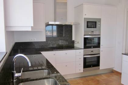 Impresionante chalet de 5 dormitorios, licencia turística, vistas al mar y piscina en Santa Ana