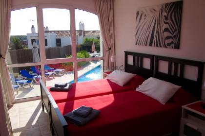 Impresionante chalet de 5 dormitorios, licencia turística, vistas al mar y piscina en Santa Ana