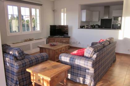Impresionante chalet de 5 dormitorios, licencia turística, vistas al mar y piscina en Santa Ana