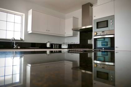 Impresionante chalet de 5 dormitorios, licencia turística, vistas al mar y piscina en Santa Ana