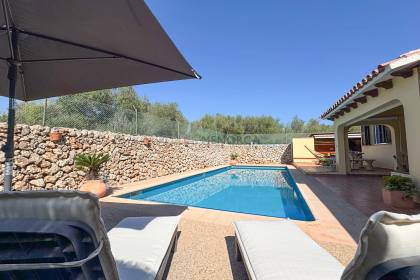 Villa de 4 chambres avec piscine, intimité et espaces extérieurs