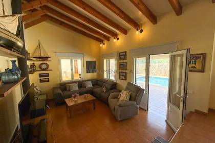 Villa de 4 chambres avec piscine, intimité et espaces extérieurs