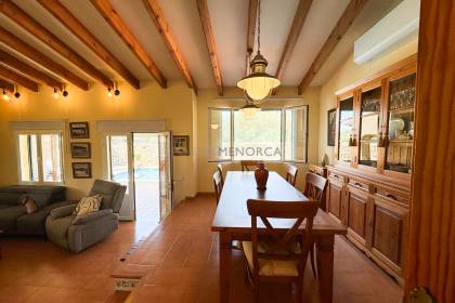 Villa de 4 chambres avec piscine, intimité et espaces extérieurs