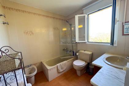 Villa de 4 chambres avec piscine, intimité et espaces extérieurs