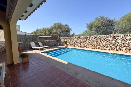 Villa de 4 chambres avec piscine, intimité et espaces extérieurs