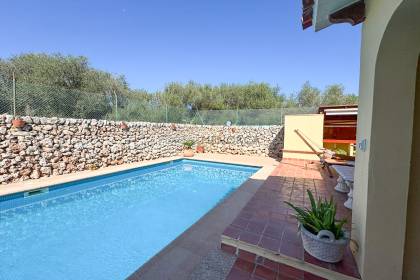 Villa de 4 chambres avec piscine, intimité et espaces extérieurs