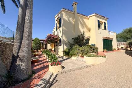 Villa de 4 chambres avec piscine, intimité et espaces extérieurs
