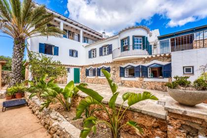 Renovated Villa with Private Pool, Tennis Court and Sea Views in Alcaufar