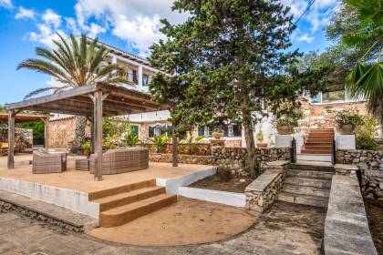 Renovated Villa with Private Pool, Tennis Court and Sea Views in Alcaufar