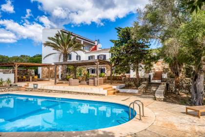Renovated Villa with Private Pool, Tennis Court and Sea Views in Alcaufar