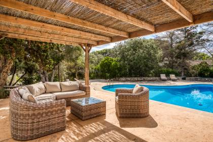 Renovated Villa with Private Pool, Tennis Court and Sea Views in Alcaufar