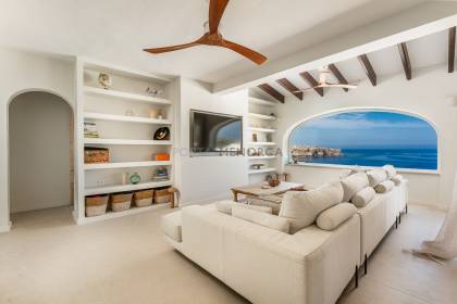 Villa with spectacular sea views and tourist licence in Cala Morell