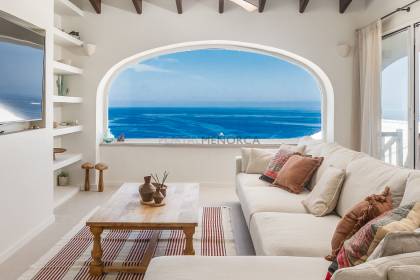 Villa with spectacular sea views and tourist licence in Cala Morell