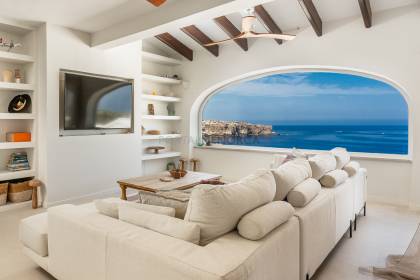 Villa with spectacular sea views and tourist licence in Cala Morell