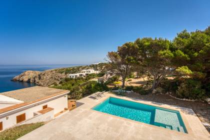 Villa with spectacular sea views and tourist licence in Cala Morell