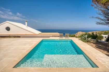 Villa with spectacular sea views and tourist licence in Cala Morell