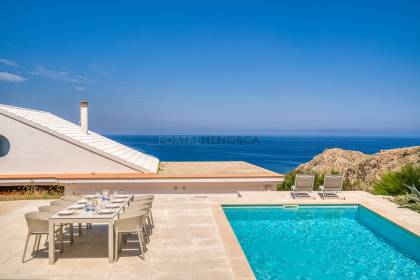 Villa with spectacular sea views and tourist licence in Cala Morell