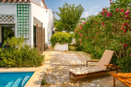 Villa moderne de 3 chambres située dans le paisible village de Trebalúger.
