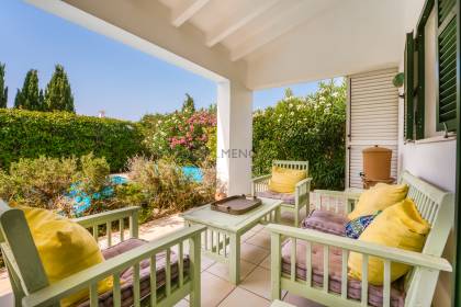 Villa moderne de 3 chambres située dans le paisible village de Trebalúger.
