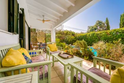 Villa moderne de 3 chambres située dans le paisible village de Trebalúger.
