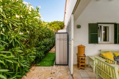 Villa moderne de 3 chambres située dans le paisible village de Trebalúger.
