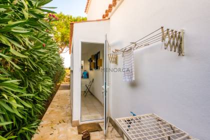 Villa moderne de 3 chambres située dans le paisible village de Trebalúger.
