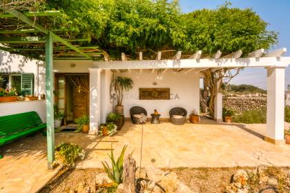 Villa moderne de 3 chambres située dans le paisible village de Trebalúger.
