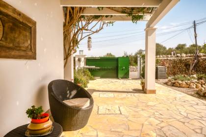 Villa moderne de 3 chambres située dans le paisible village de Trebalúger.
