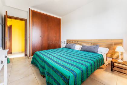 Villa moderne de 3 chambres située dans le paisible village de Trebalúger.

