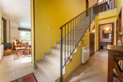 Villa moderne de 3 chambres située dans le paisible village de Trebalúger.
