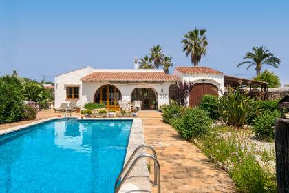 Une villa privée avec piscine à Trebalúger, Es Castell.