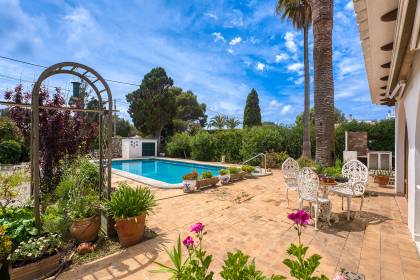 Une villa privée avec piscine à Trebalúger, Es Castell.