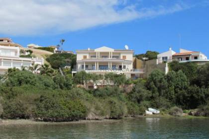 Spectacular Front-Line Villa with Tourist License in Cala Llonga, Mahon.