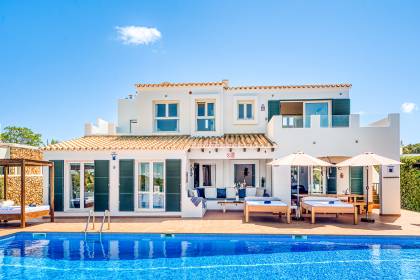 A spectacular 6 bedroom villa with annex and sea views in Binibeca