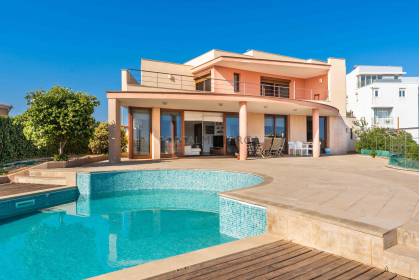 Spectacular 5 bedroom house in Mahon with sea views.