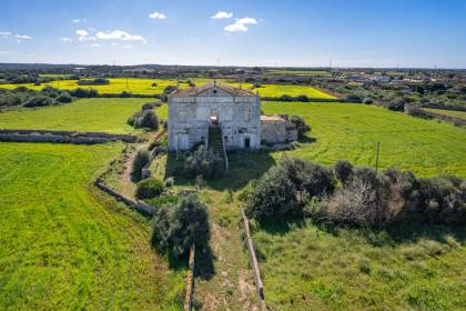 Rustic property to reform near Ciutadella.