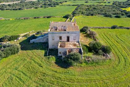 Rustic property to reform near Ciutadella.