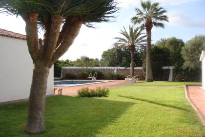 Chalet cerca del centro de Ciutadella, con espectacular jardín