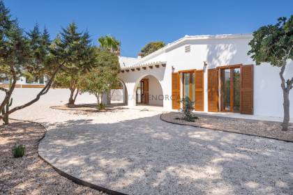 Interesting fully refurbished villa in Cala'n Bosch