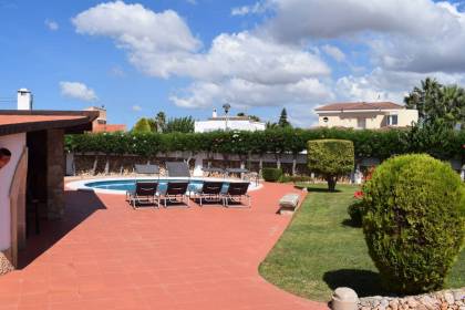 Chalet con piscina y licencia turística en Sa Caleta