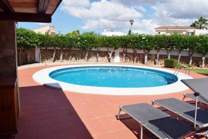 Chalet con piscina y licencia turística en Sa Caleta